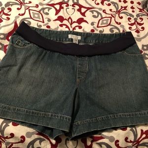 2x maternity jean shorts